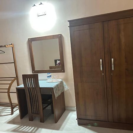 Lahiru Airport Villa Andiambalama Extérieur photo