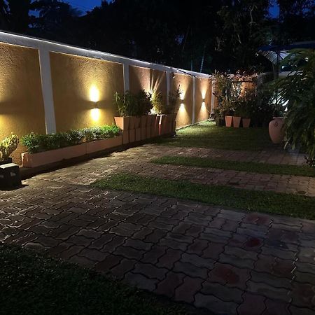 Lahiru Airport Villa Andiambalama Extérieur photo