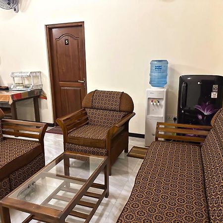 Lahiru Airport Villa Andiambalama Extérieur photo