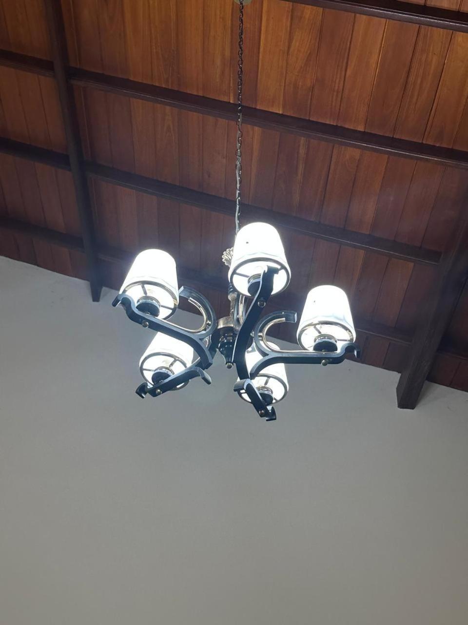 Lahiru Airport Villa Andiambalama Extérieur photo