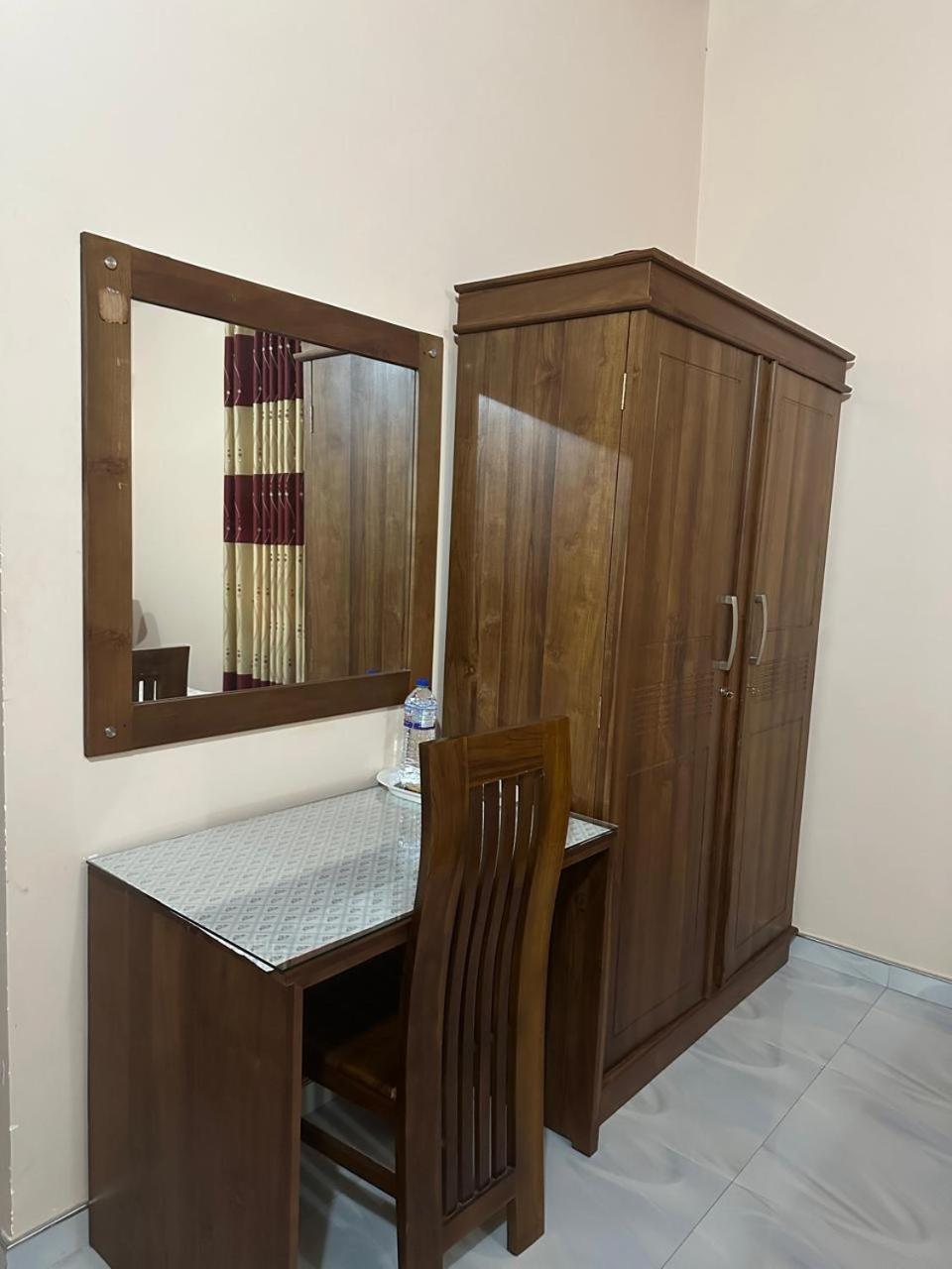 Lahiru Airport Villa Andiambalama Extérieur photo