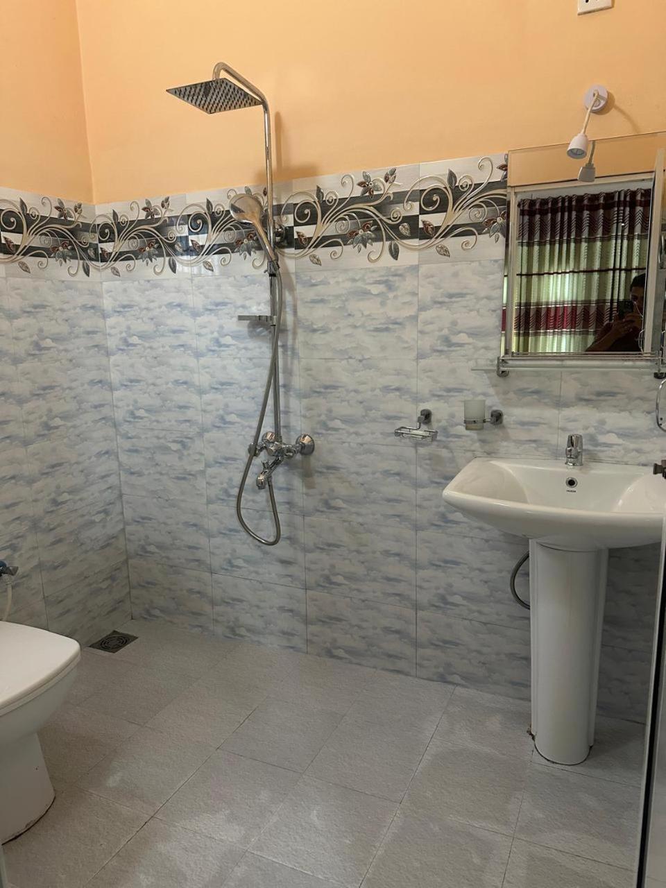 Lahiru Airport Villa Andiambalama Extérieur photo