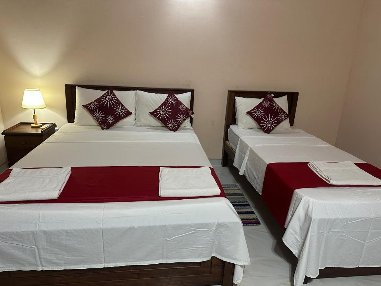 Lahiru Airport Villa Andiambalama Extérieur photo