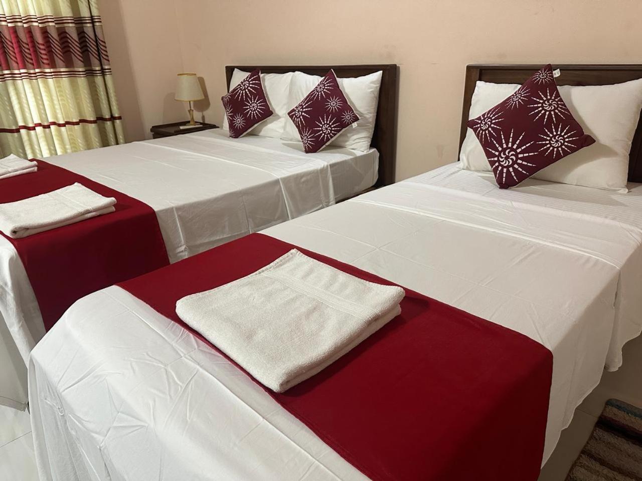 Lahiru Airport Villa Andiambalama Extérieur photo